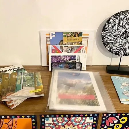 בית נופש Instant Fleury: Maison De Caractere, Jardin Secret ברביזון