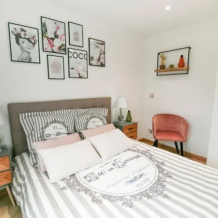 Holiday home Instant Fleury: Maison De Caractere, Jardin Secret Barbizon