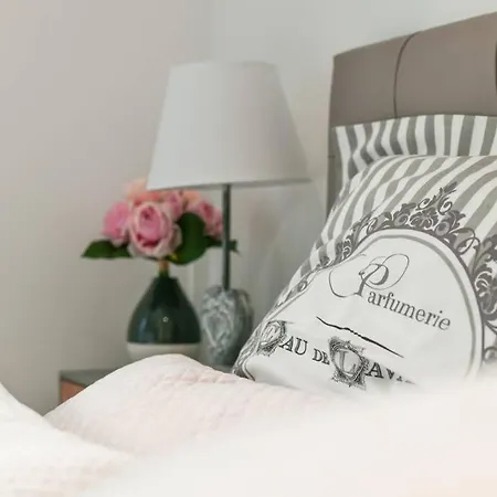 Instant Fleury: Maison De Caractere, Jardin Secret Barbizon