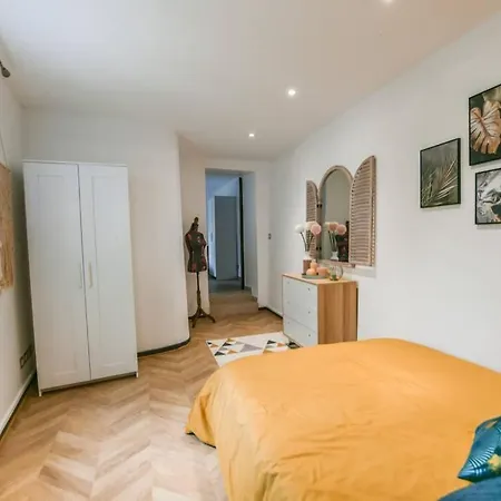 Instant Fleury: Maison De Caractere, Jardin Secret Holiday home *