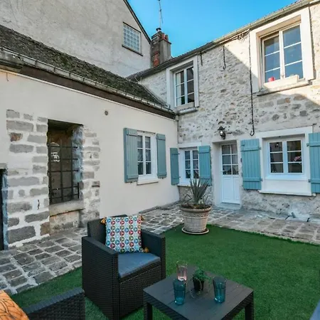Instant Fleury: Maison De Caractere, Jardin Secret Holiday home